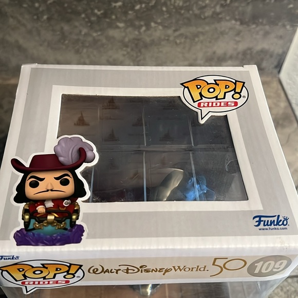 NWT CAPTAIN HOOK FUNKO POP - Picture 2 of 7